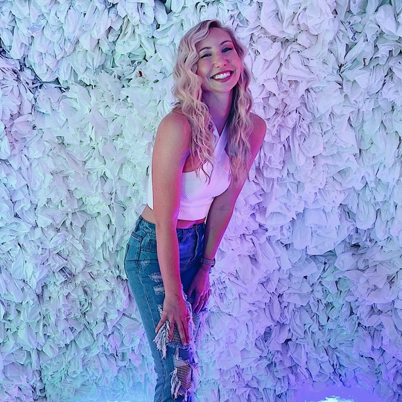 Meet your Posher, Leah - Picture 1 of 1